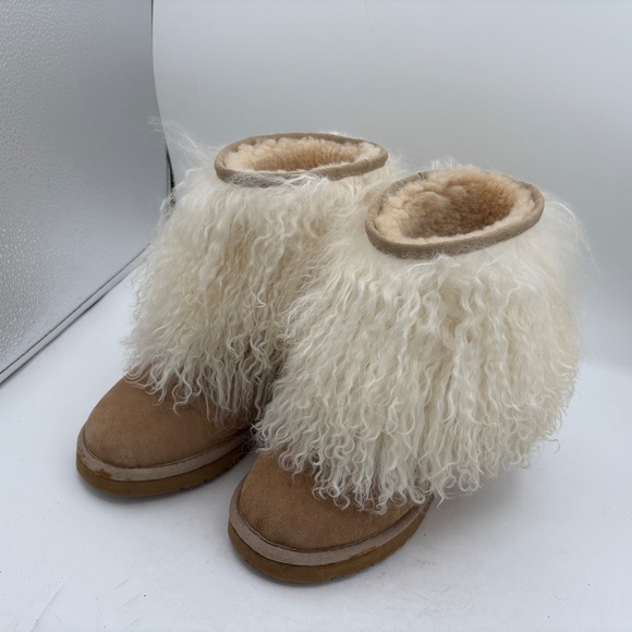 UGG Mongolian Sheepskin Cuff Short Boots 6 Ski Apres Furry Rare Fur Sand Cream - Picture 2 of 15